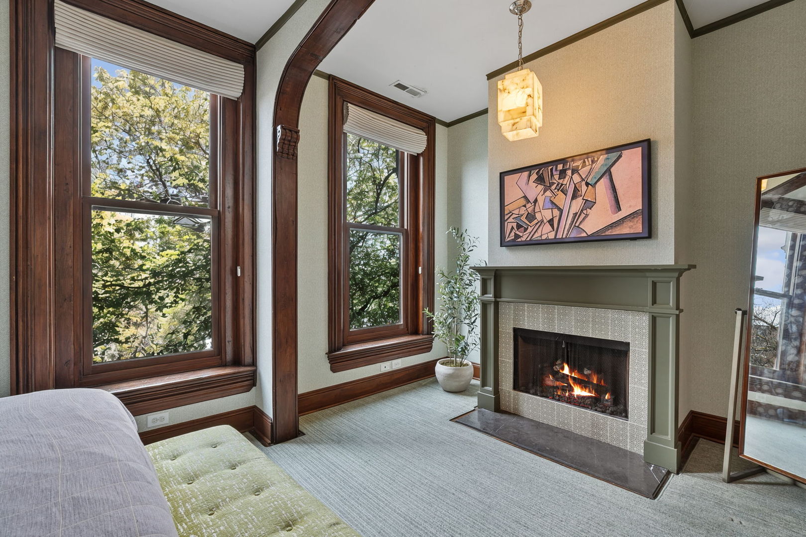 437 W Webster Avenue