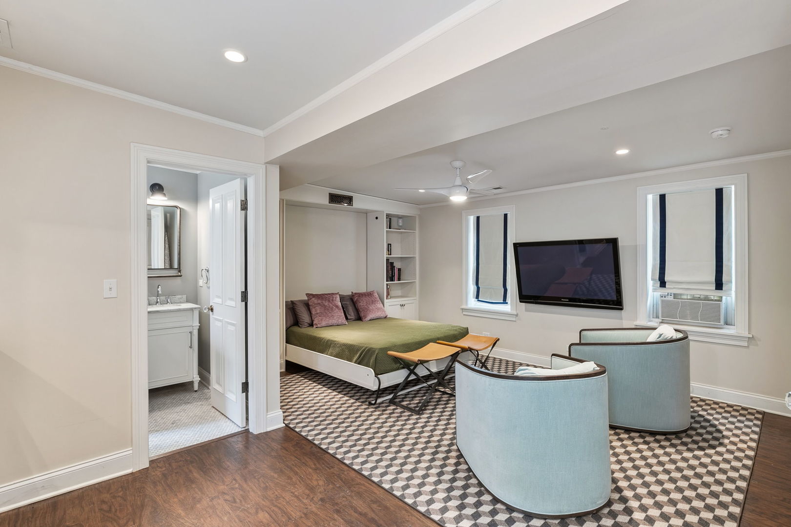 437 W Webster Avenue