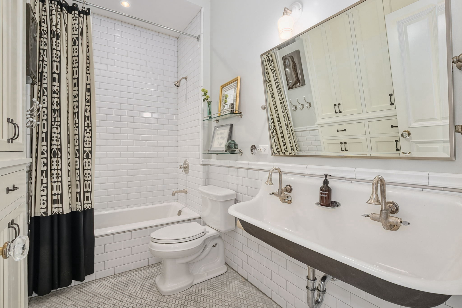 437 W Webster Avenue