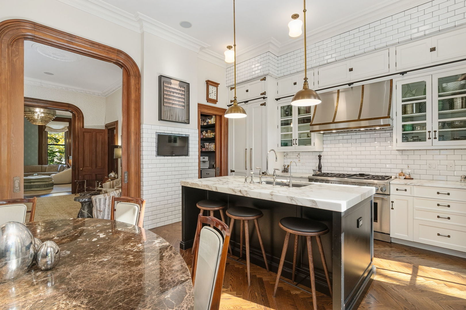 437 W Webster Avenue