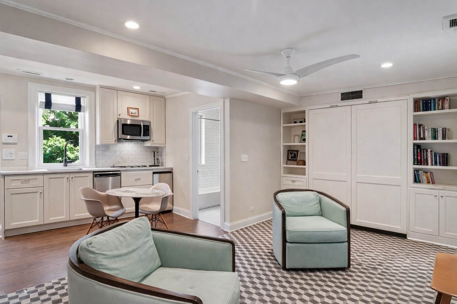 437 W Webster Avenue