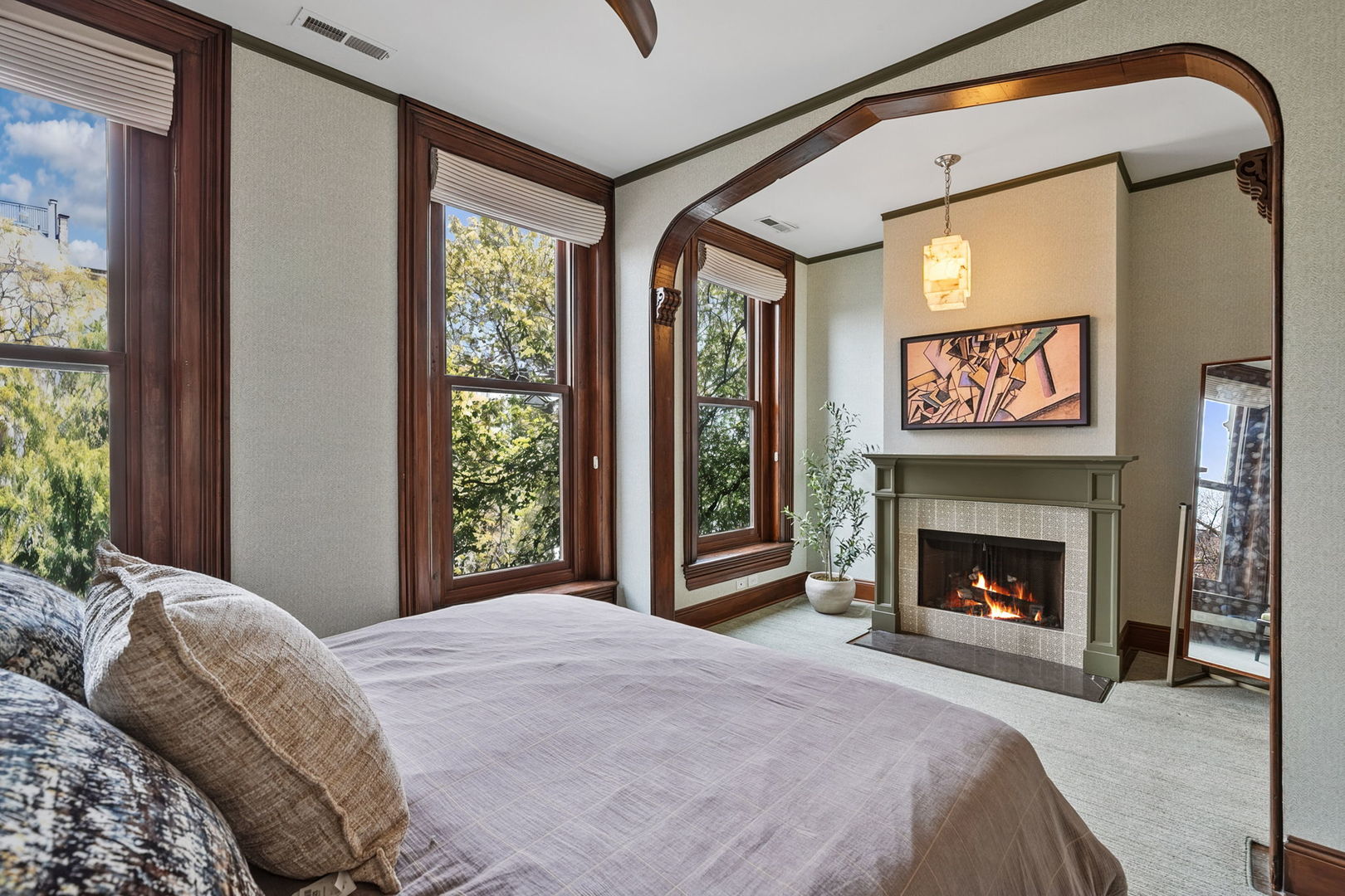 437 W Webster Avenue