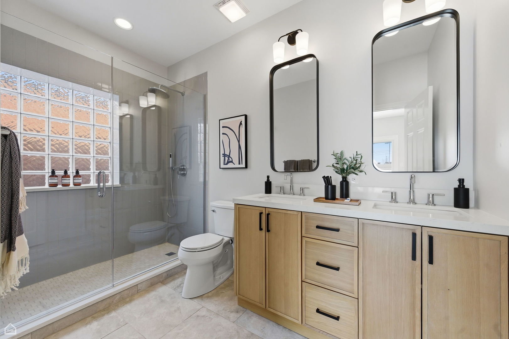 1035 W Taylor Street Unit: 3