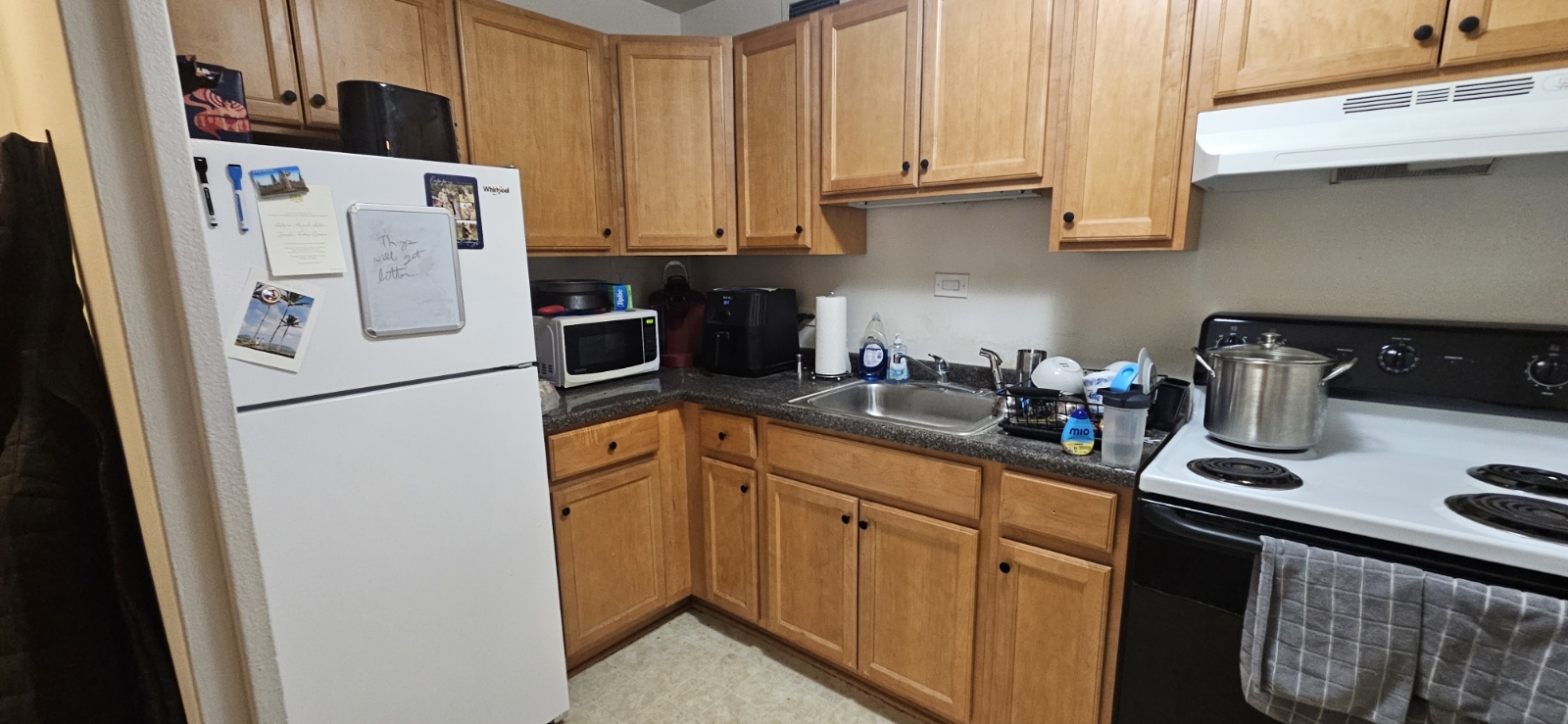 555 W CORNELIA Avenue Unit: 2003