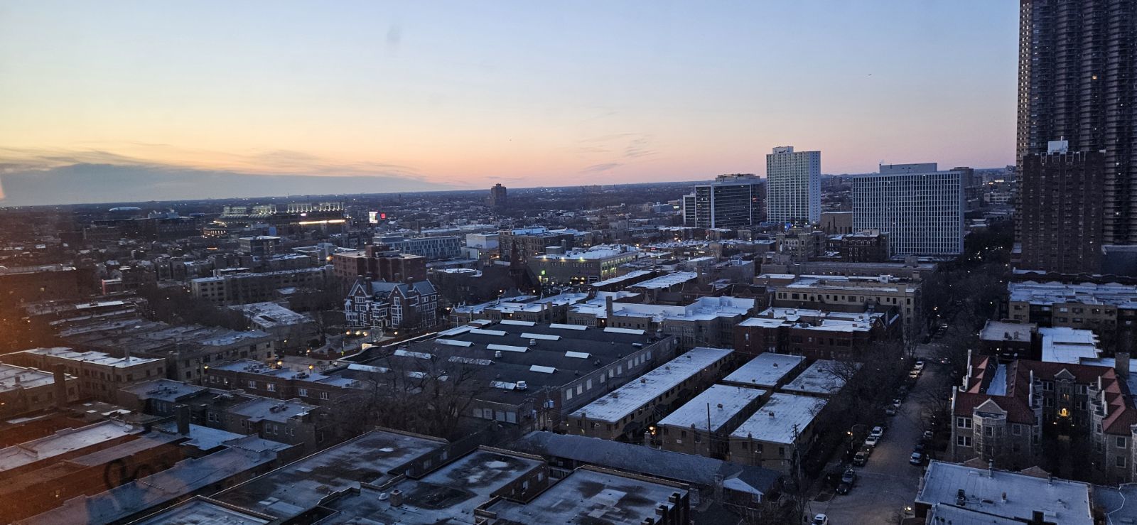 555 W CORNELIA Avenue Unit: 2003