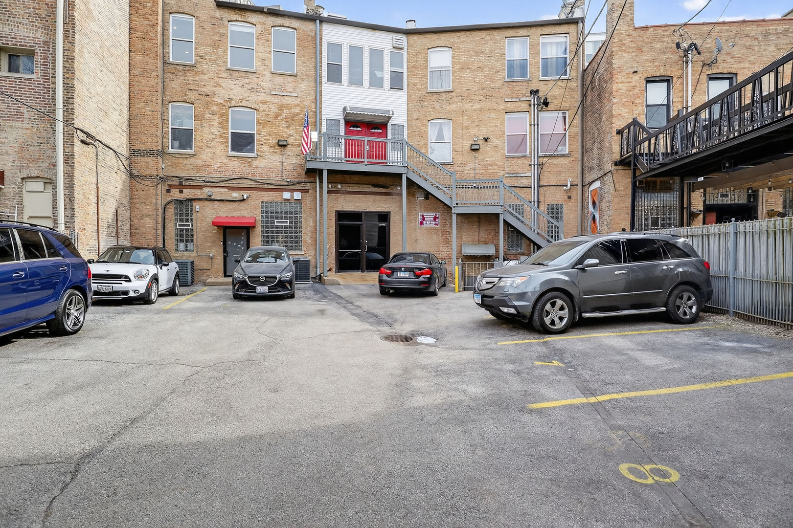 3918 N Broadway Street Unit: 3B