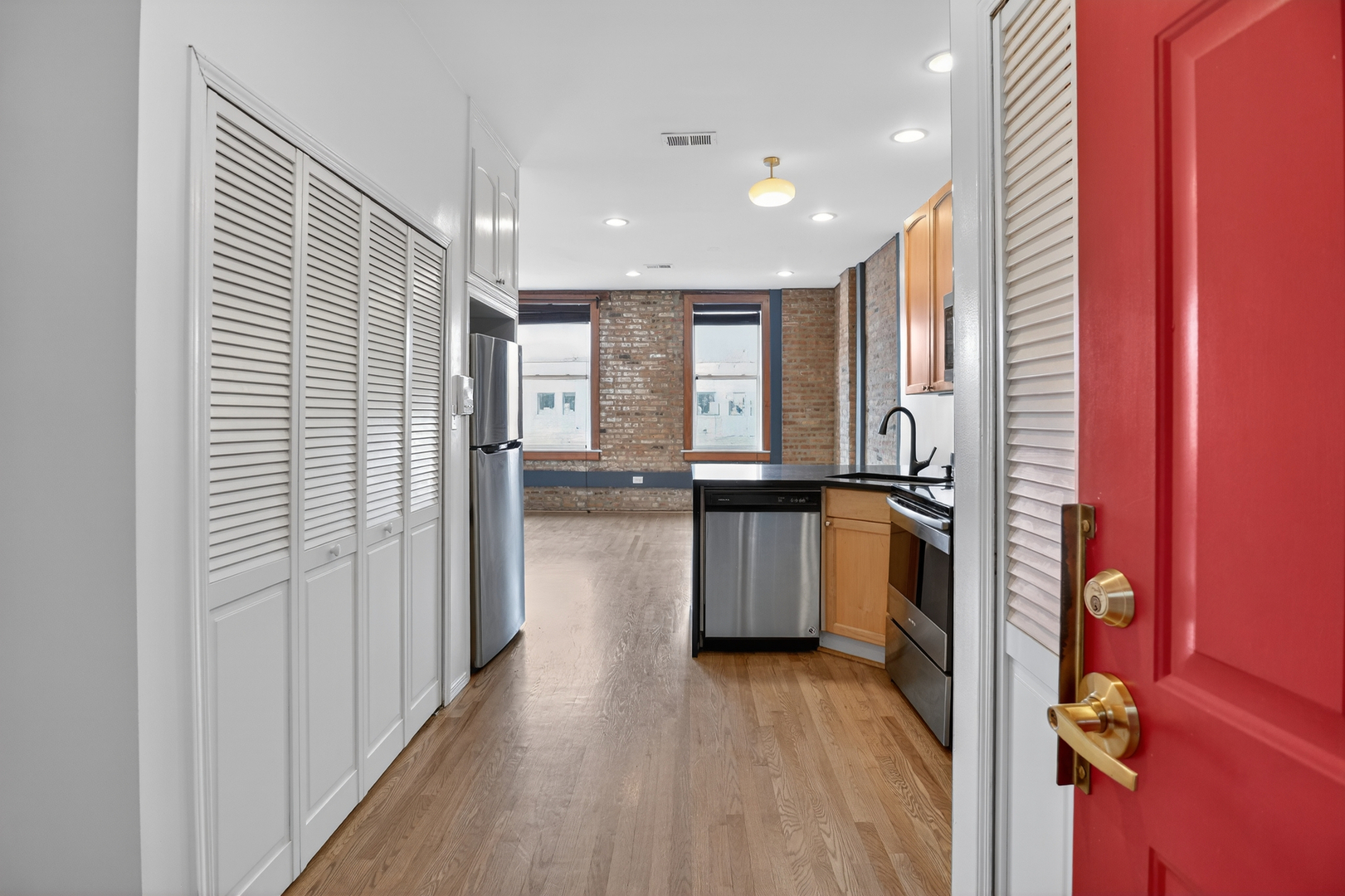 3918 N Broadway Street Unit: 3B