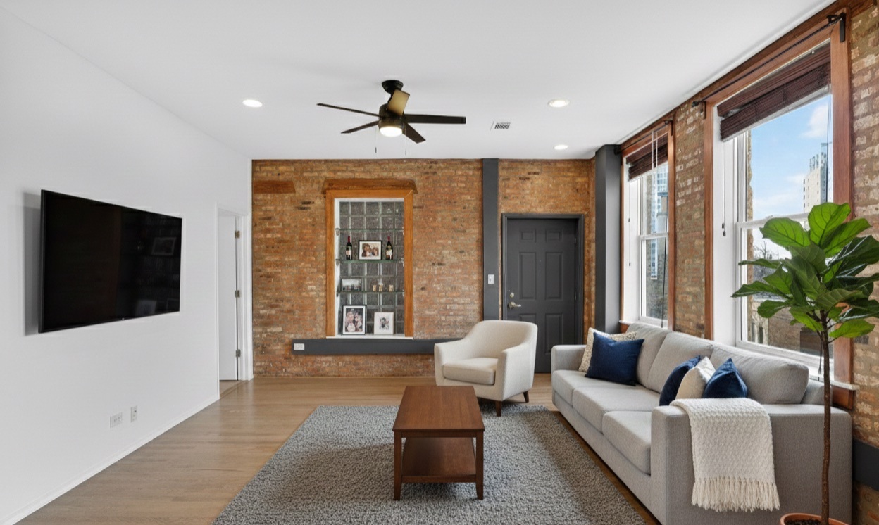 3918 N Broadway Street Unit: 3B