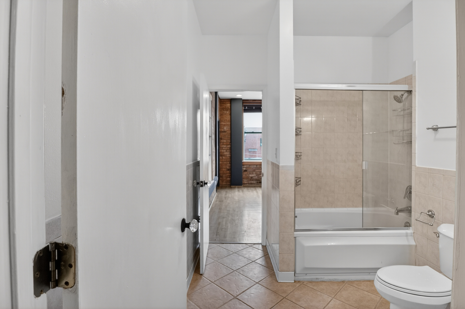 3918 N Broadway Street Unit: 3B