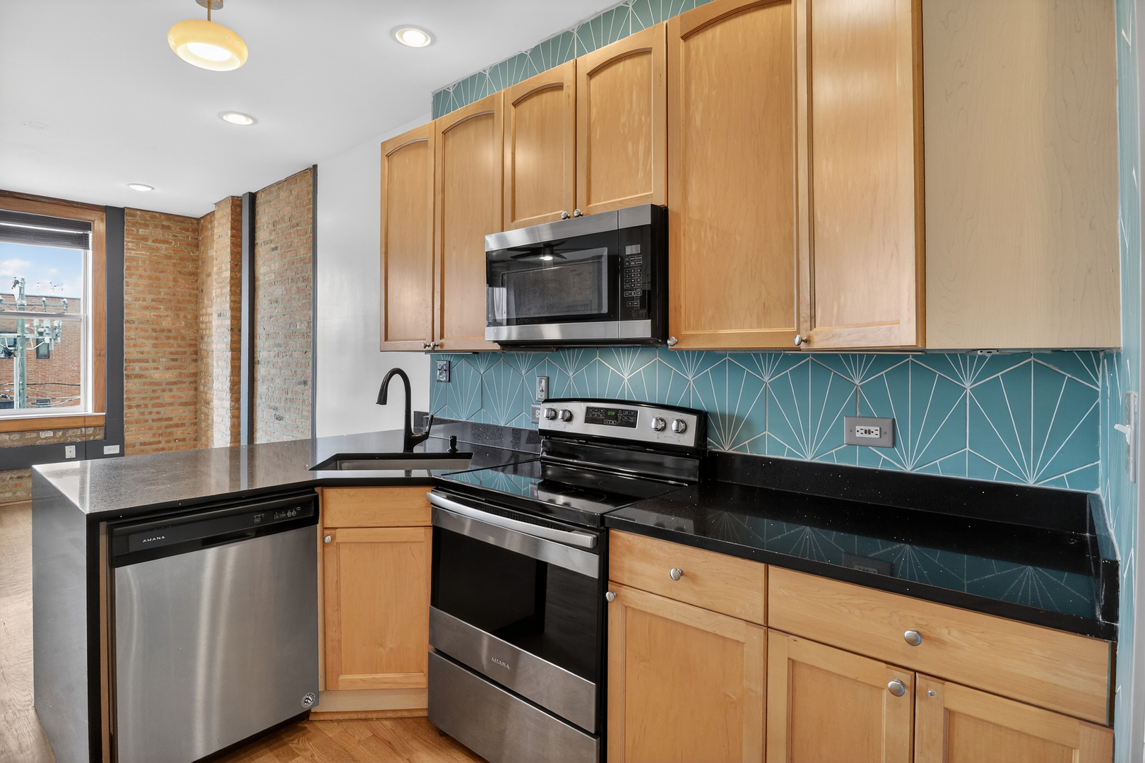 3918 N Broadway Street Unit: 3B