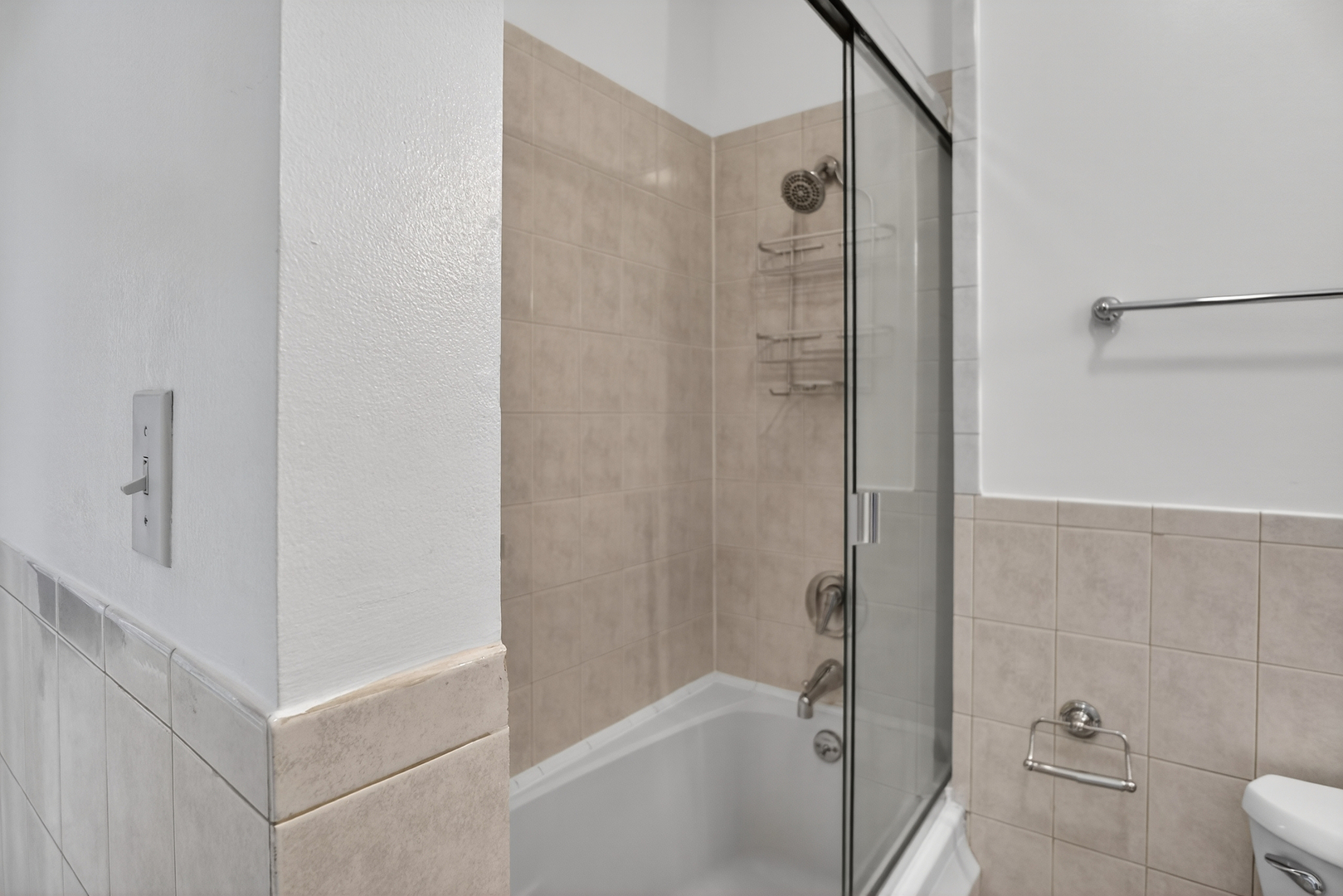 3918 N Broadway Street Unit: 3B