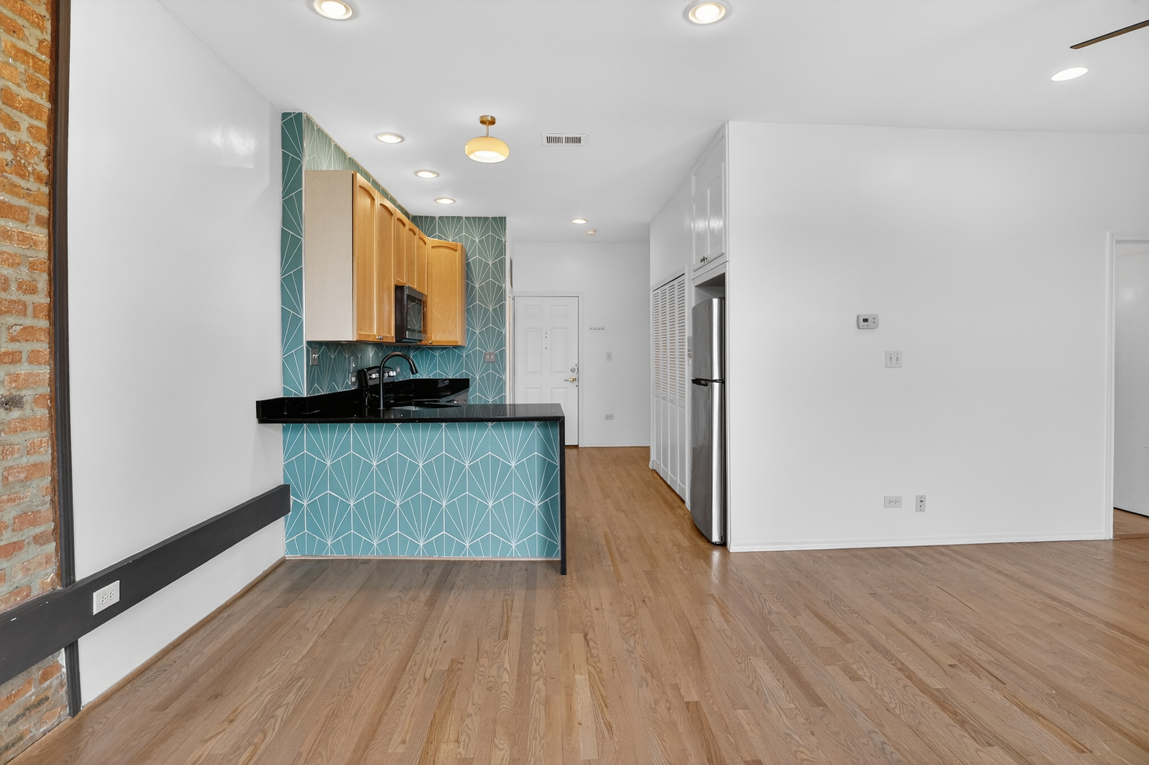 3918 N Broadway Street Unit: 3B