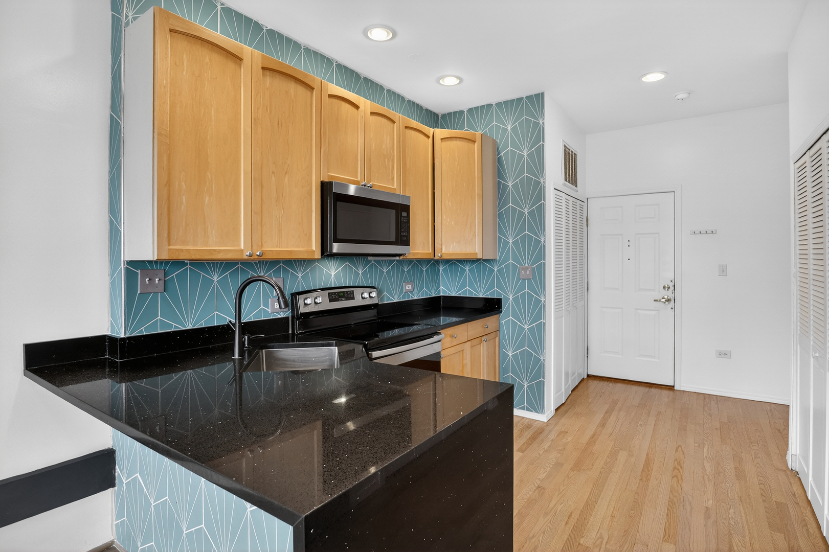 3918 N Broadway Street Unit: 3B
