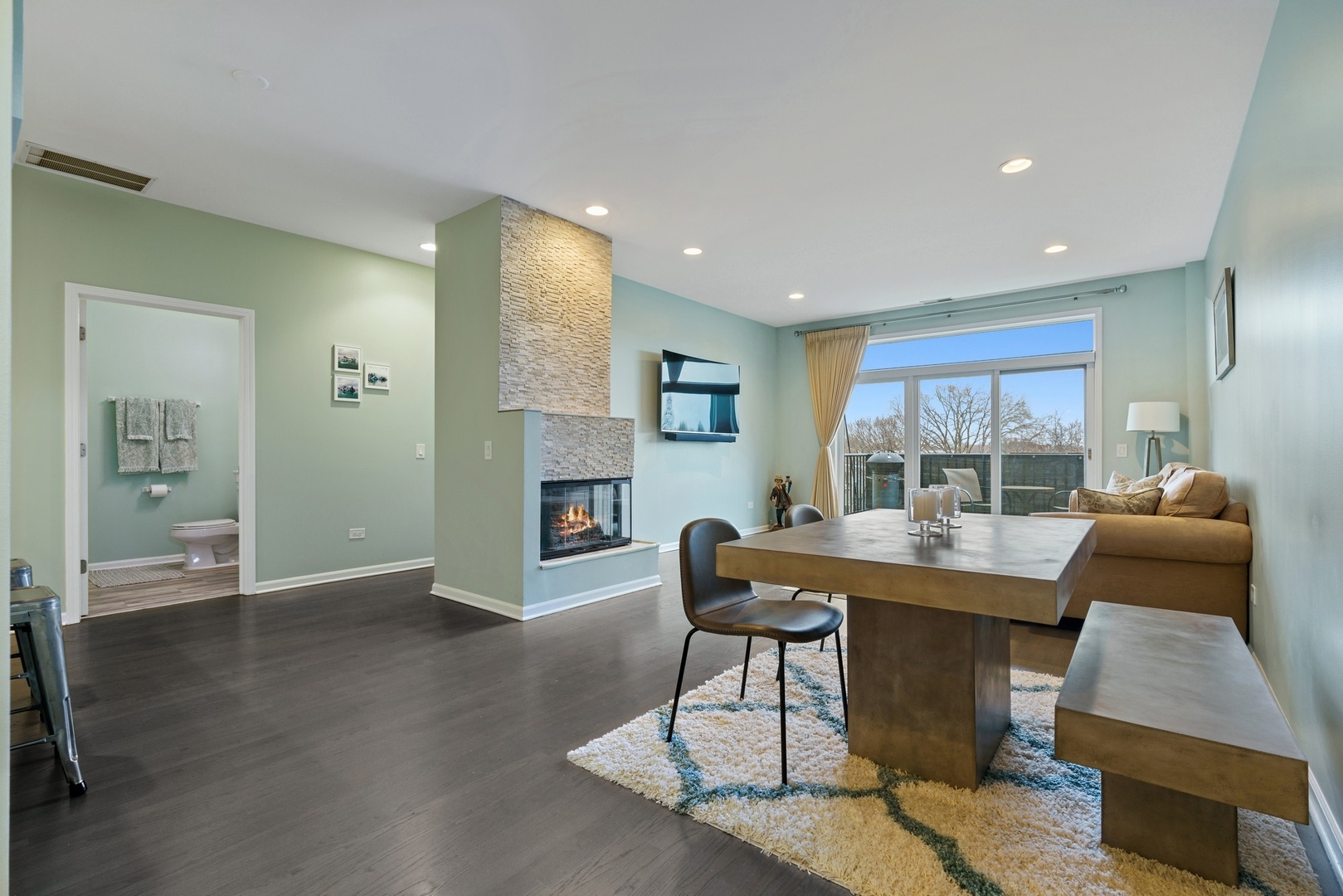 2040 W Belmont Avenue Unit: 405