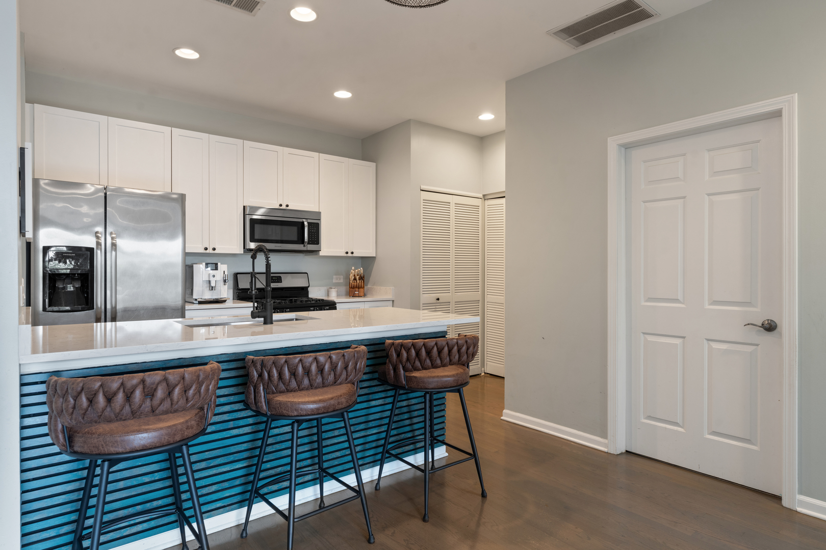 2040 W Belmont Avenue Unit: 405