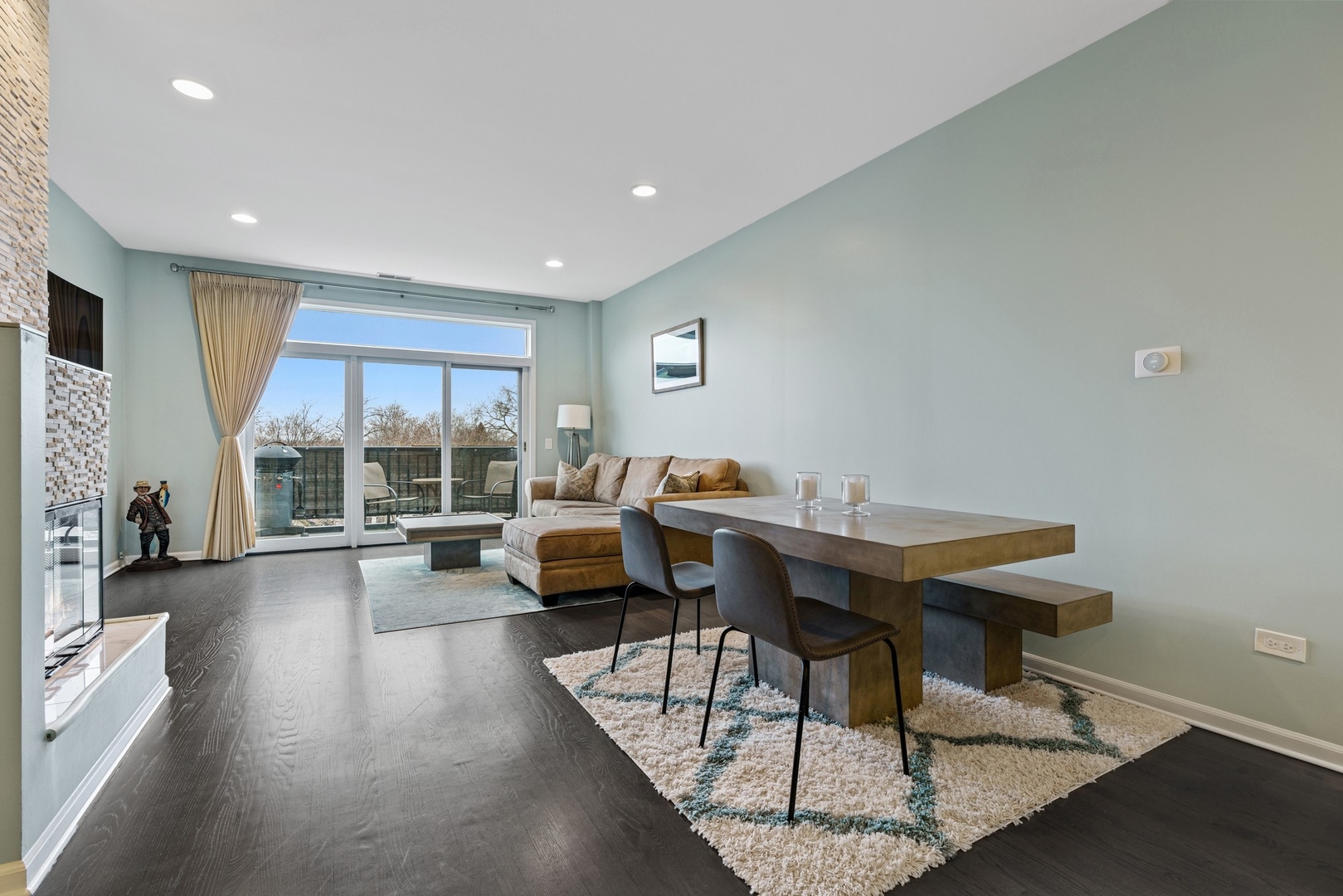 2040 W Belmont Avenue Unit: 405