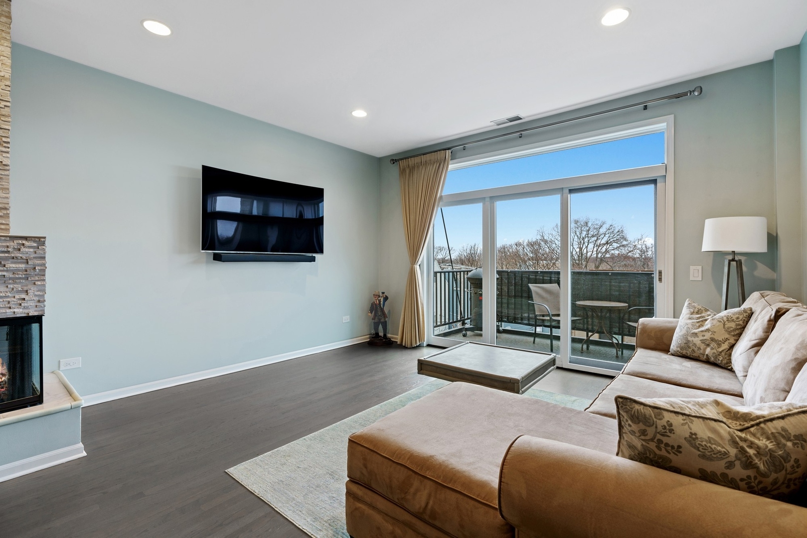 2040 W Belmont Avenue Unit: 405