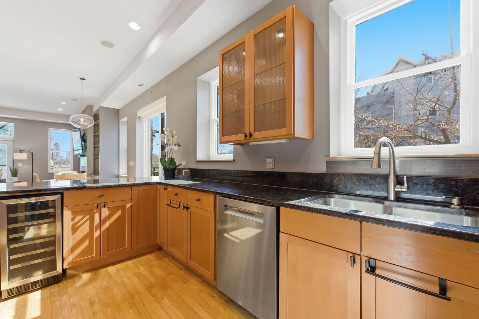 1500 N Greenview Avenue Unit: 2F