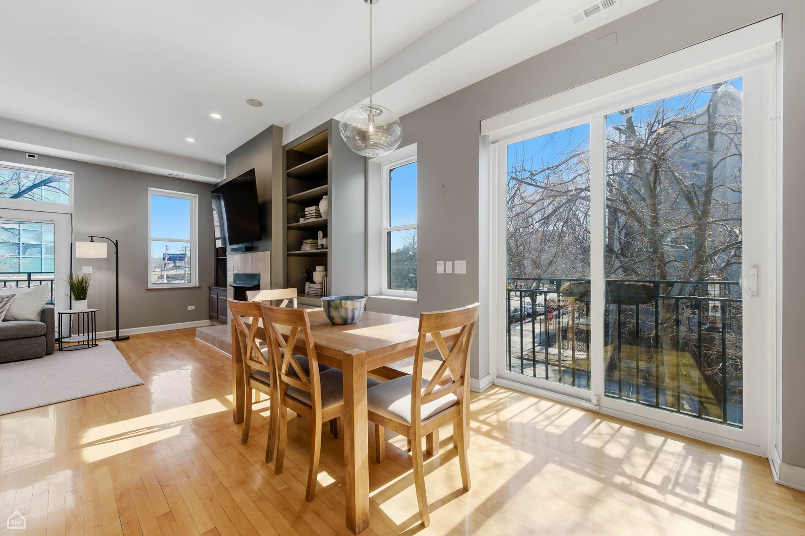 1500 N Greenview Avenue Unit: 2F