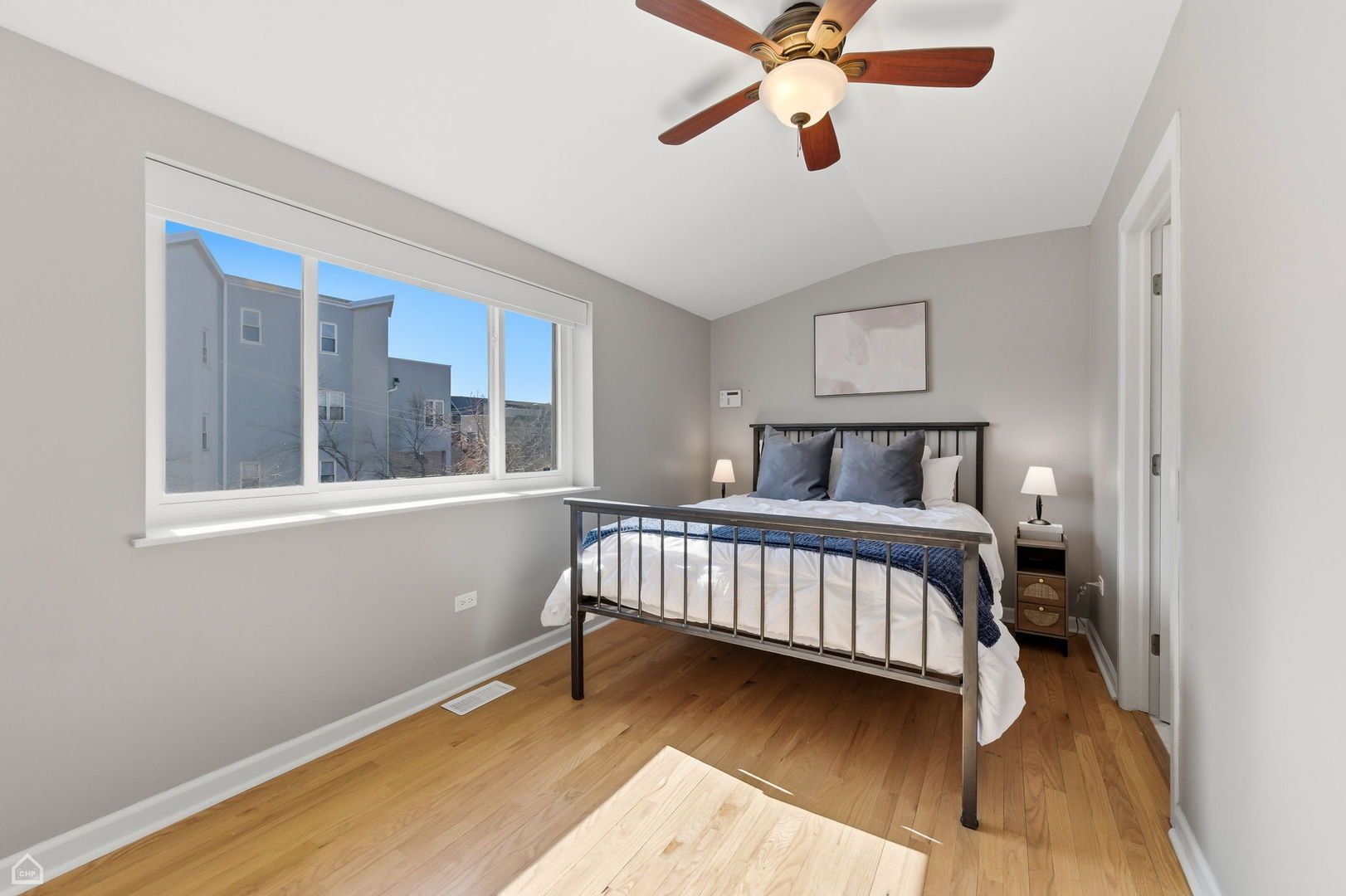 1500 N Greenview Avenue Unit: 2F