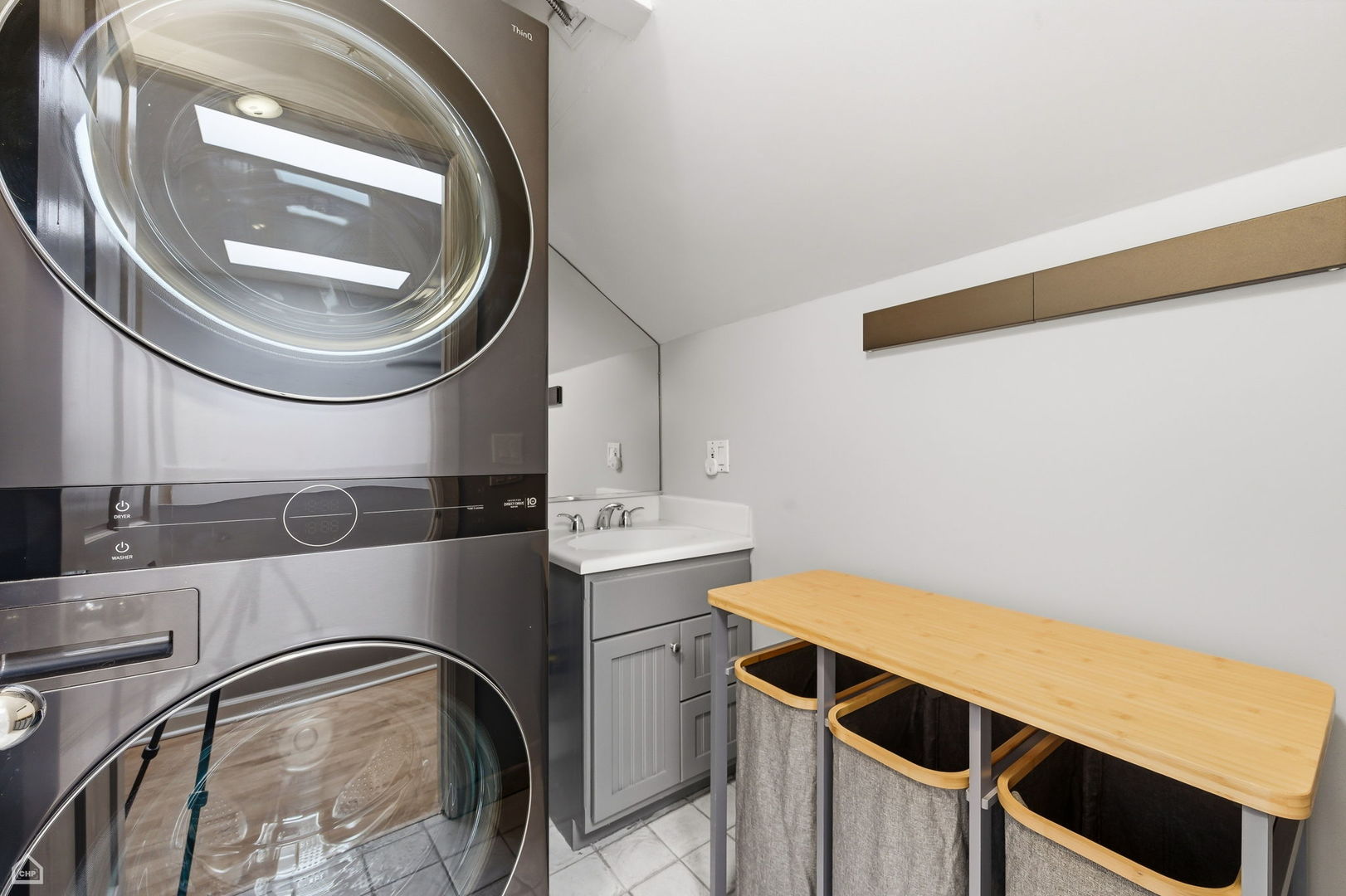 1500 N Greenview Avenue Unit: 2F