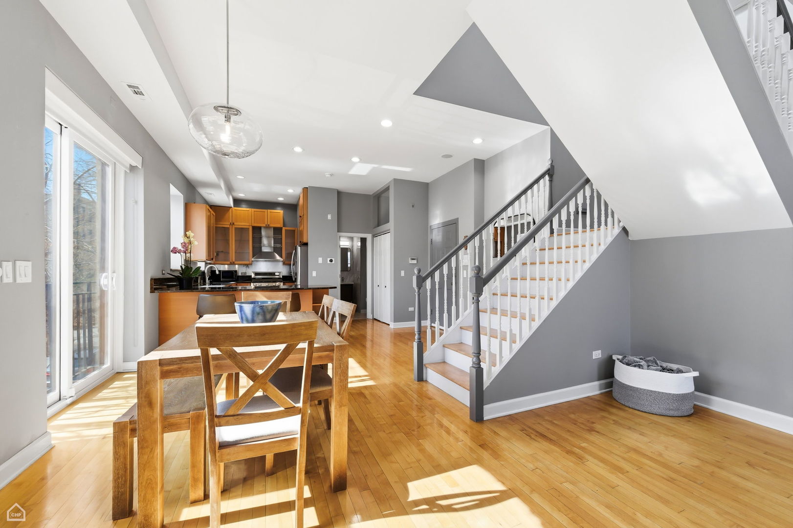 1500 N Greenview Avenue Unit: 2F