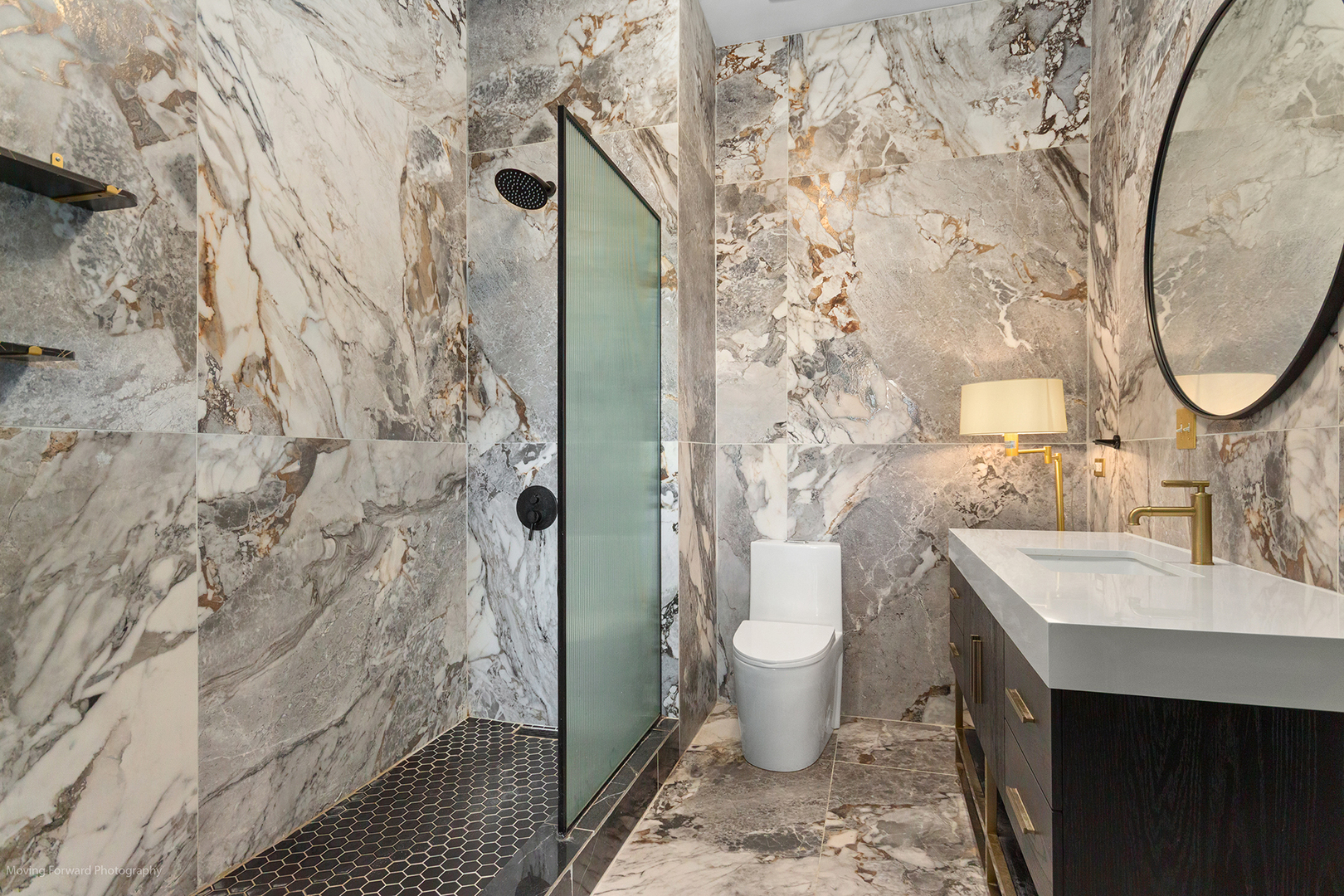 2409 W Catalpa Avenue Unit: 106