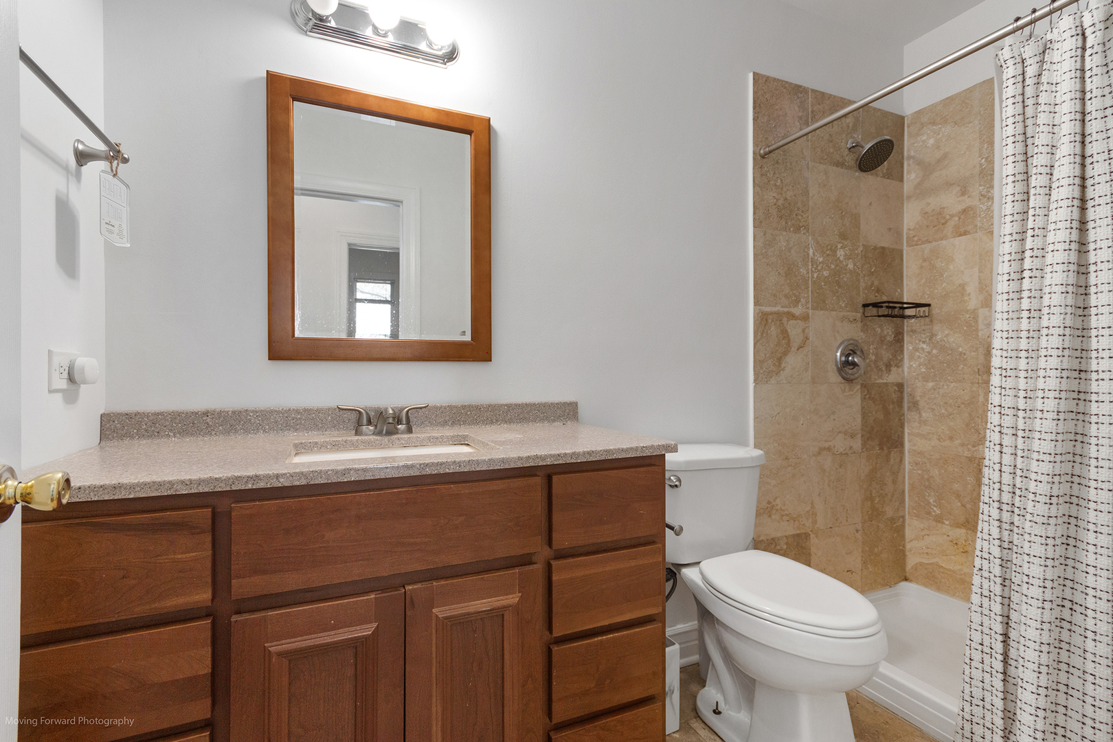 2409 W Catalpa Avenue Unit: 106