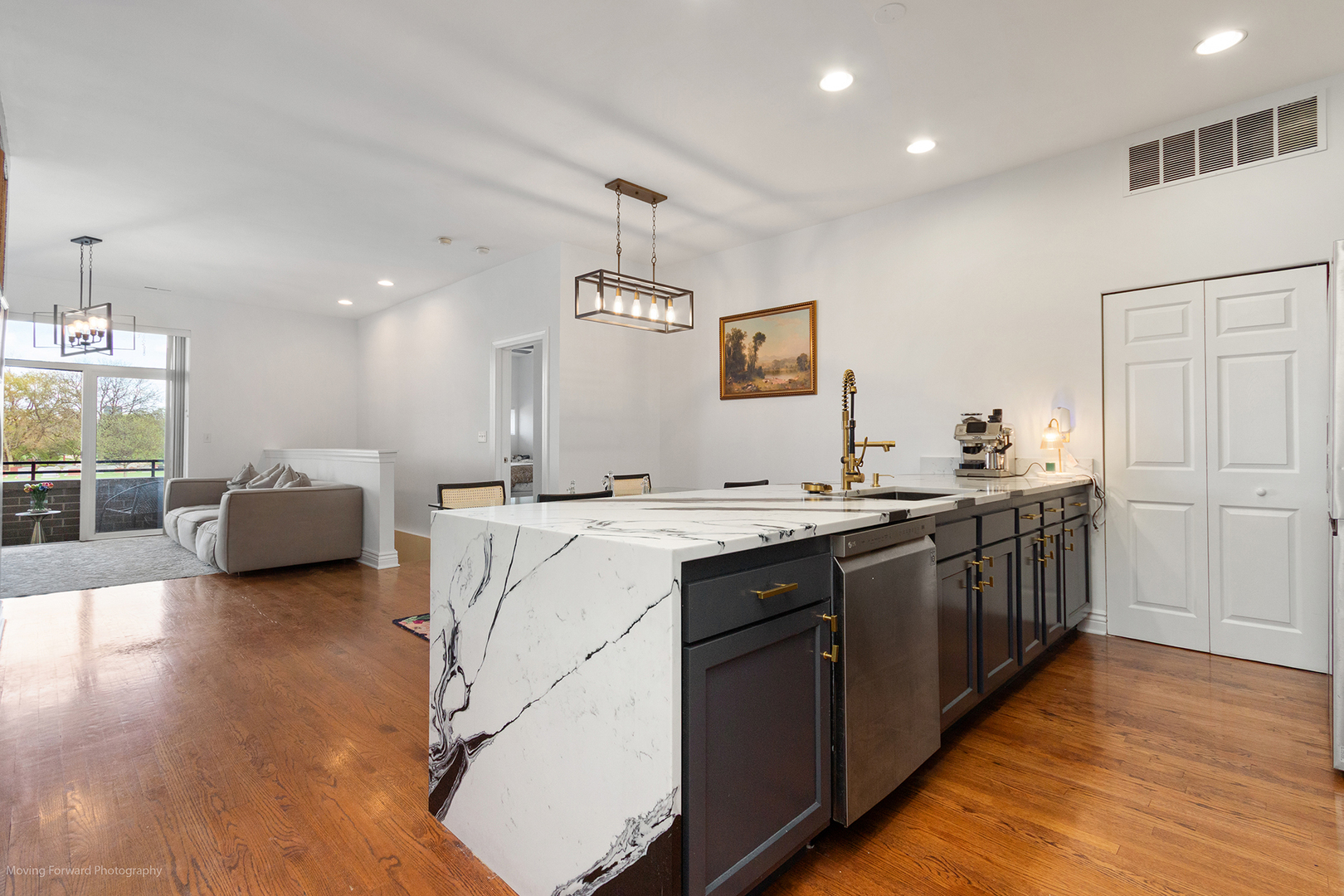 2409 W Catalpa Avenue Unit: 106