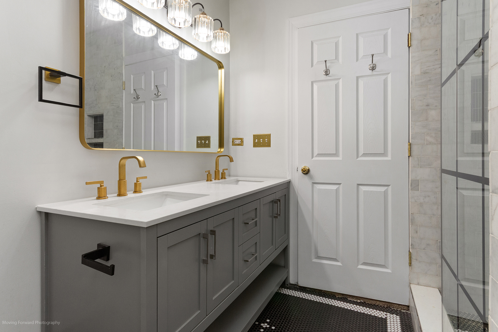 2409 W Catalpa Avenue Unit: 106