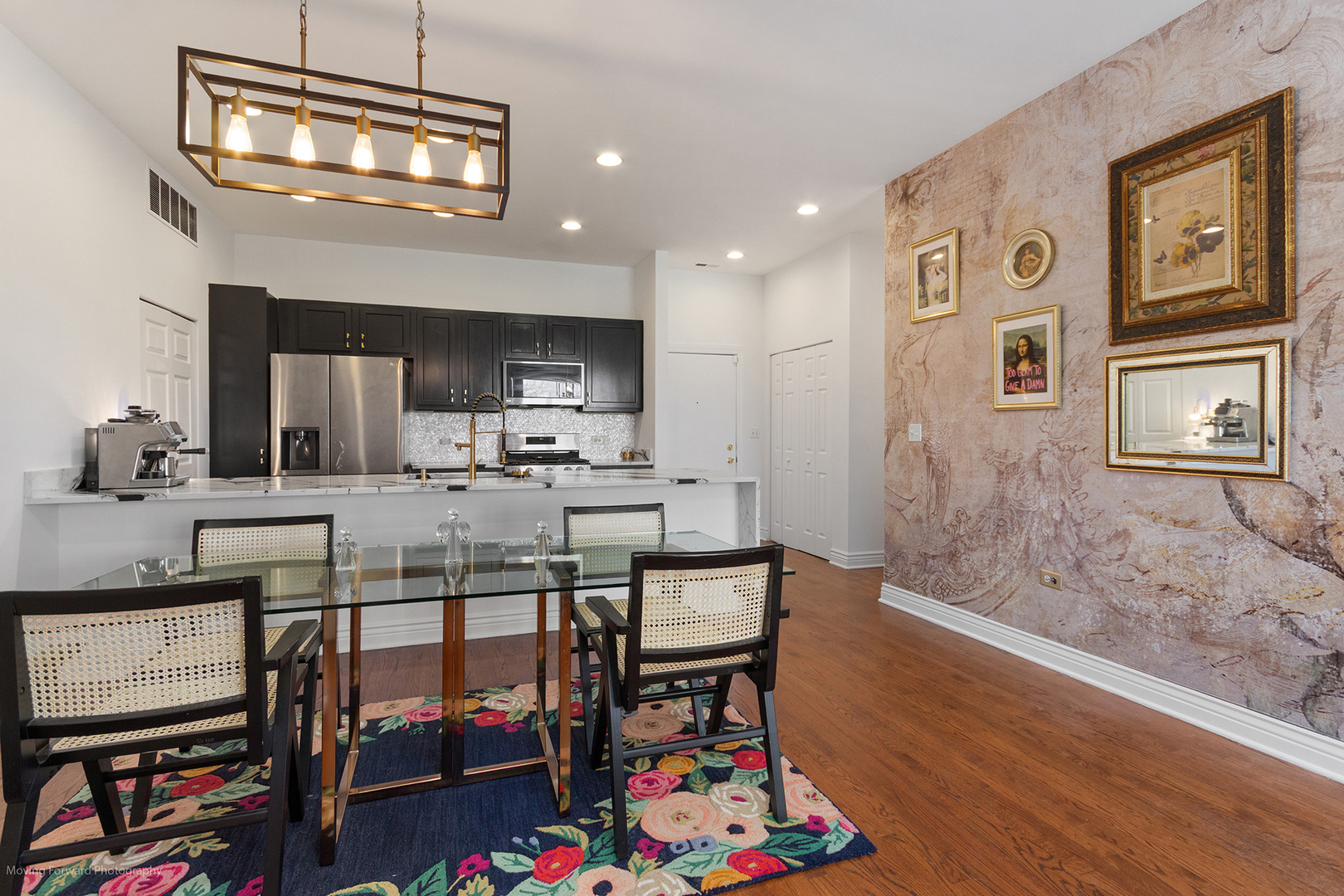 2409 W Catalpa Avenue Unit: 106