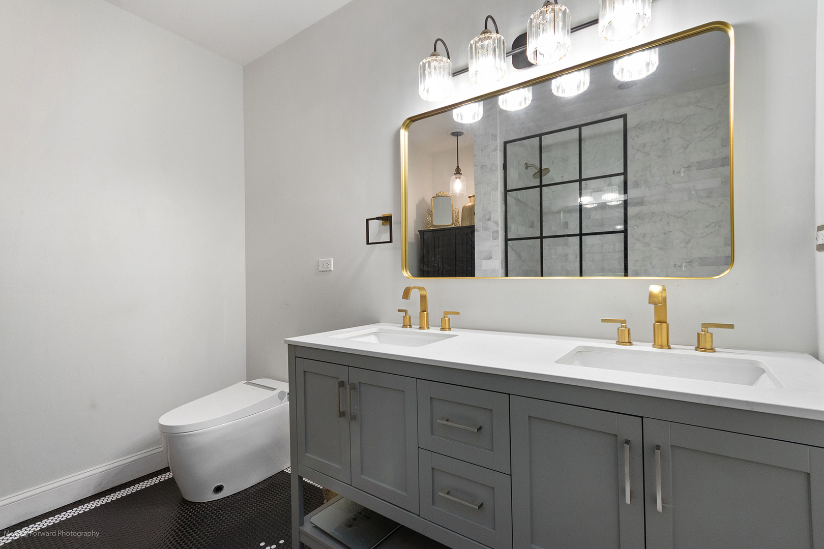 2409 W Catalpa Avenue Unit: 106