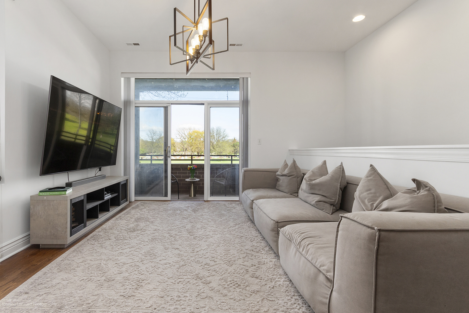 2409 W Catalpa Avenue Unit: 106