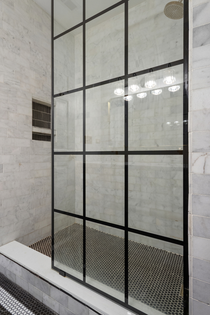 2409 W Catalpa Avenue Unit: 106