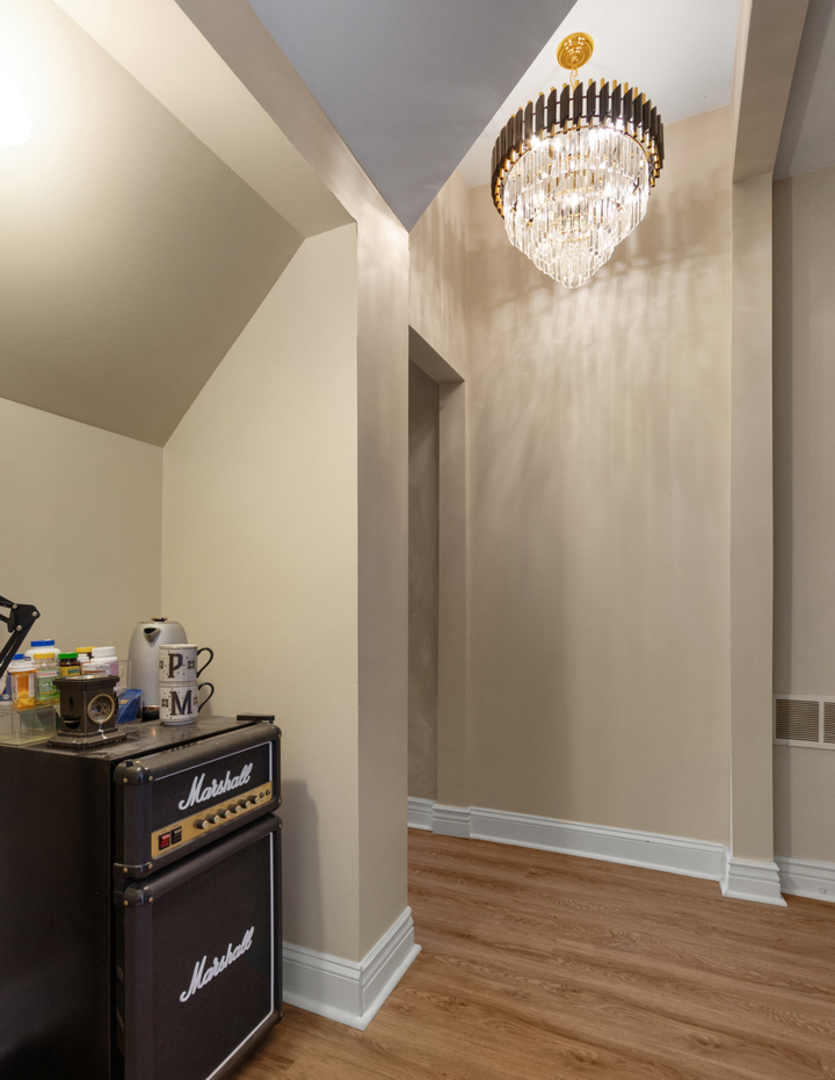 2409 W Catalpa Avenue Unit: 106