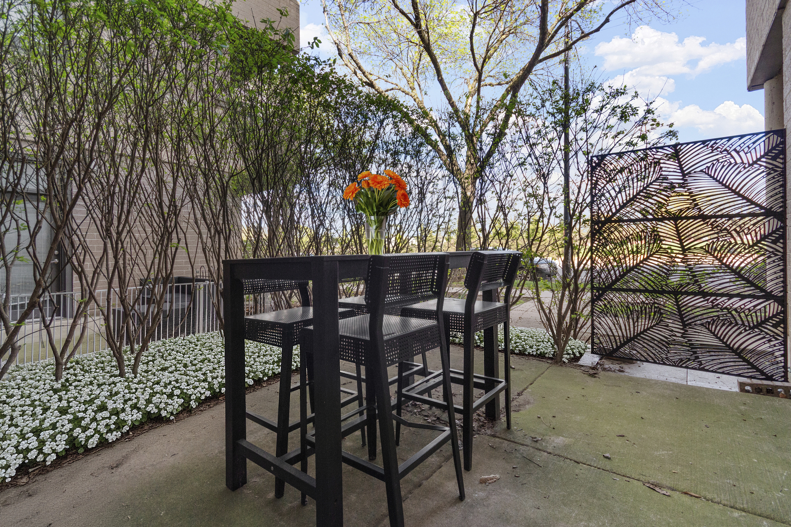 2409 W Catalpa Avenue Unit: 106