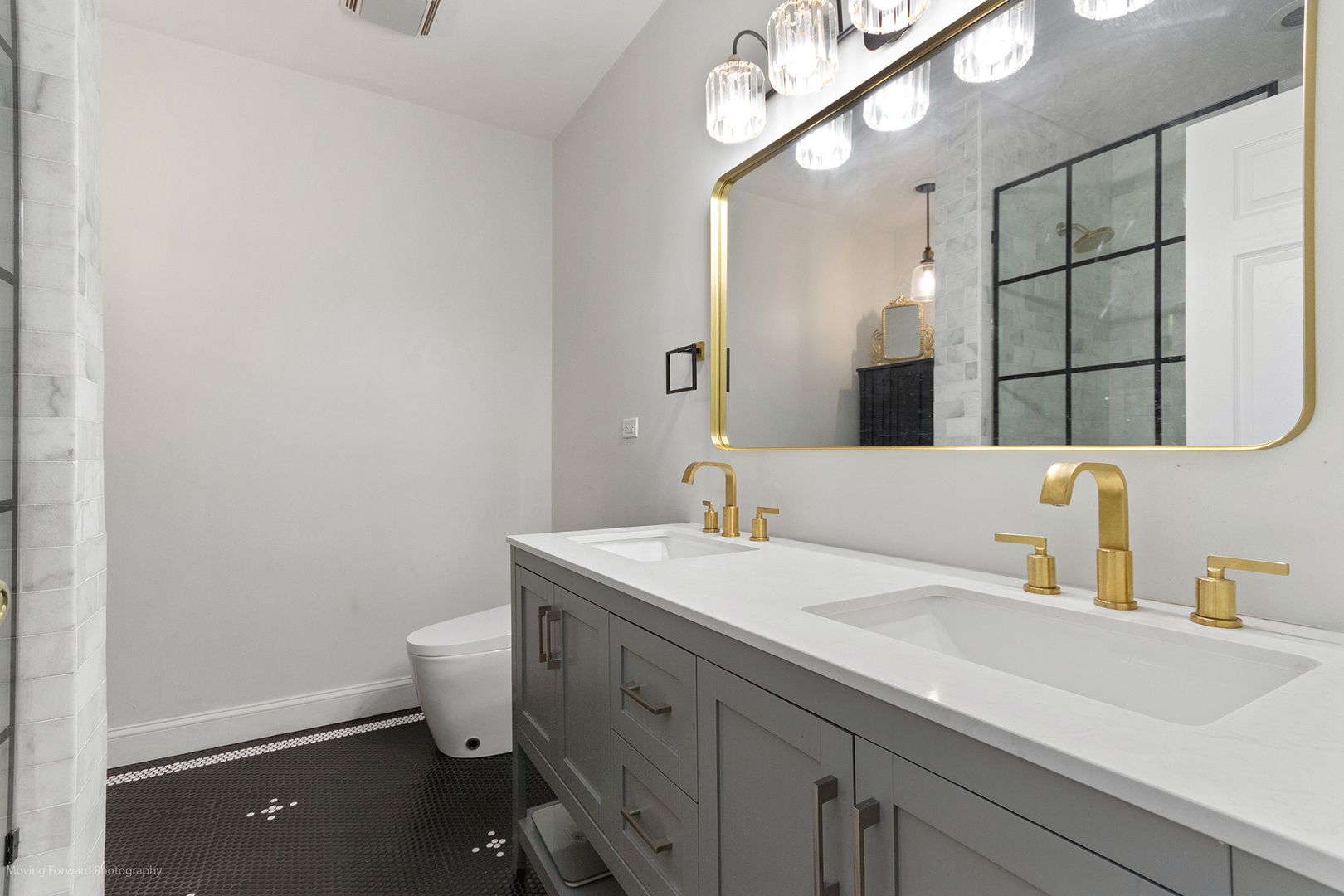 2409 W Catalpa Avenue Unit: 106