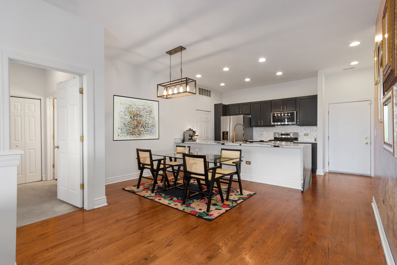 2409 W Catalpa Avenue Unit: 106