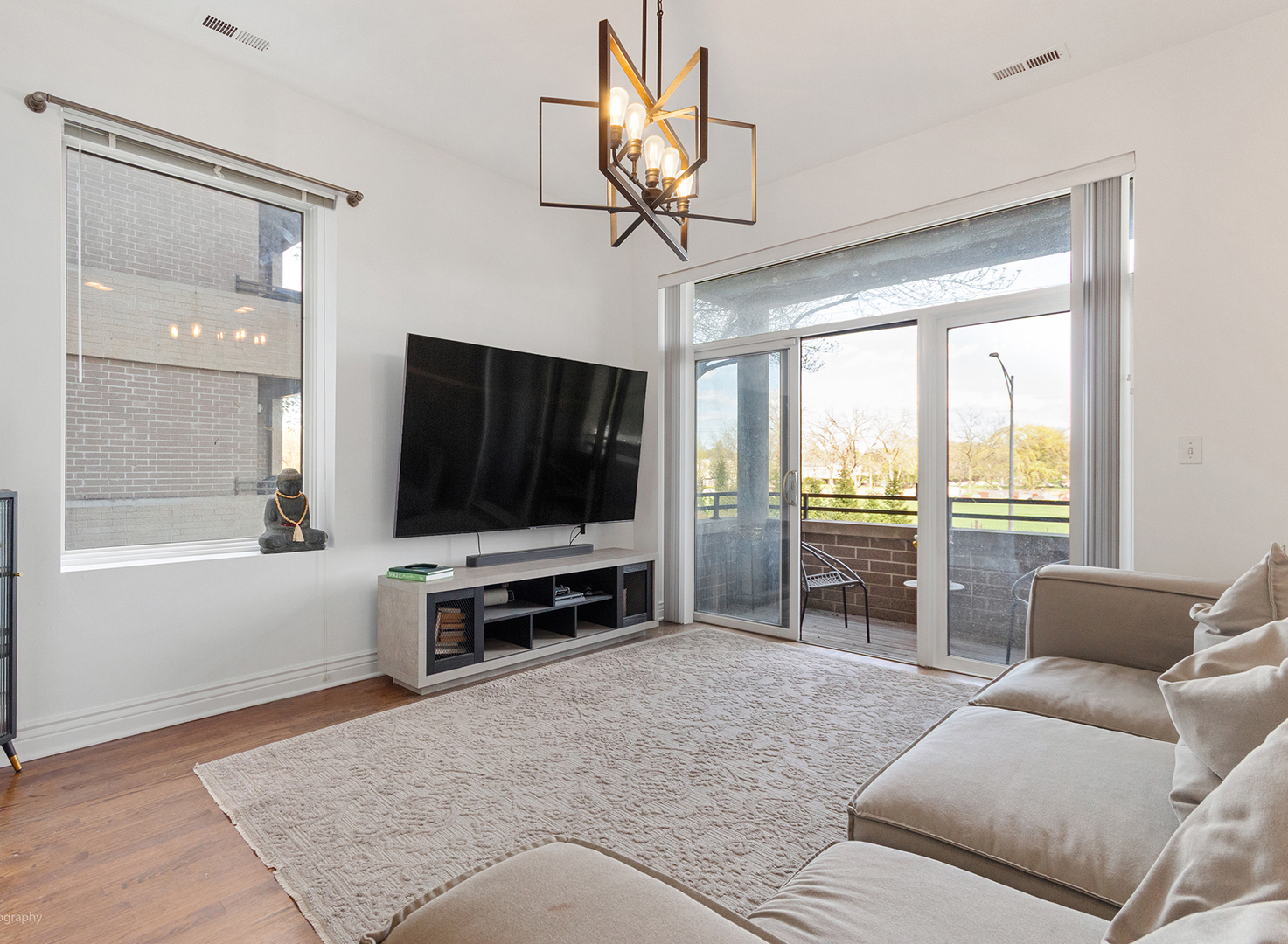 2409 W Catalpa Avenue Unit: 106