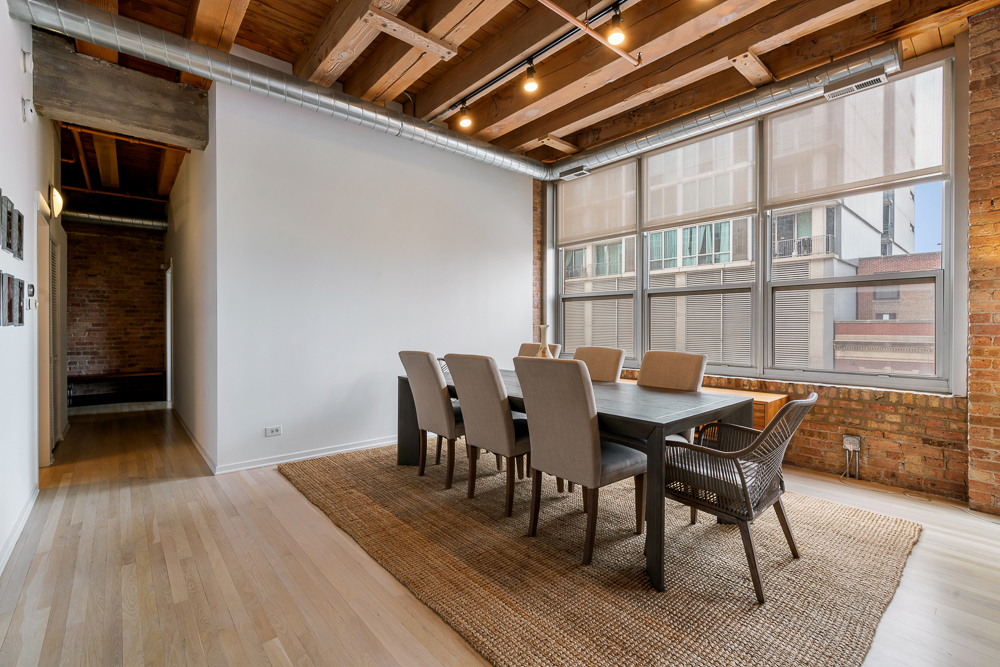 333 S Des Plaines Street Unit: 306