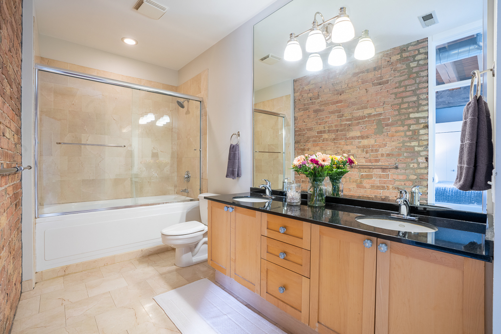 333 S Des Plaines Street Unit: 306