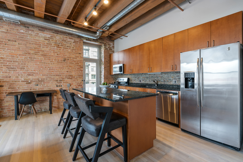 333 S Des Plaines Street Unit: 306
