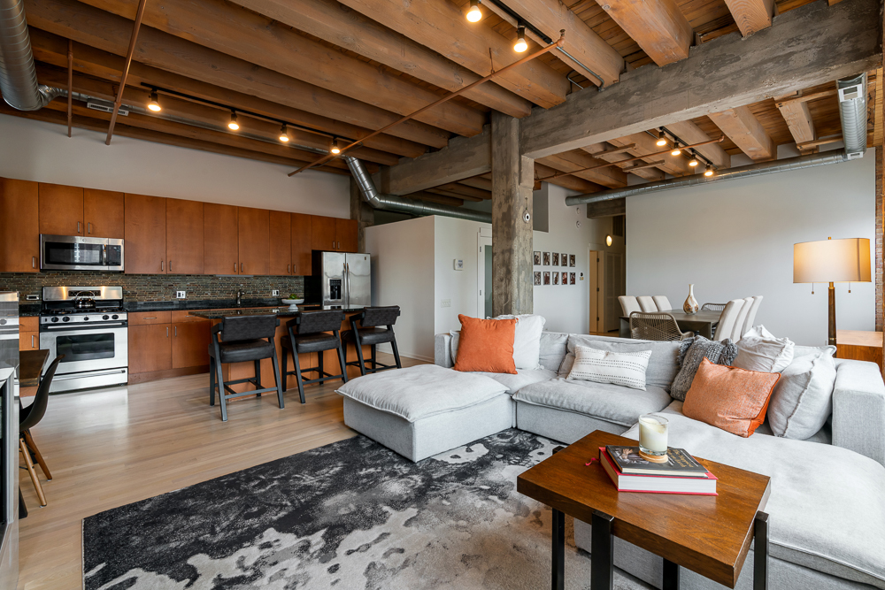 333 S Des Plaines Street Unit: 306