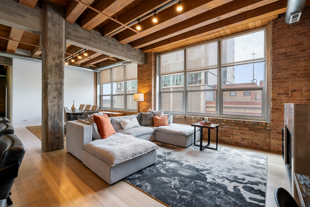 333 S Des Plaines Street Unit: 306