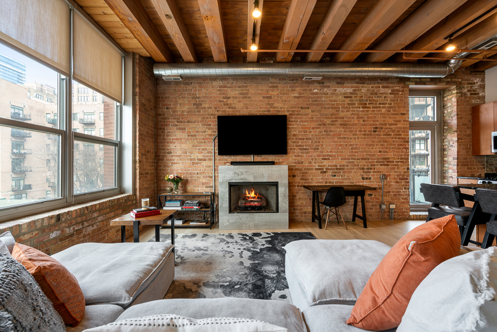 333 S Des Plaines Street Unit: 306
