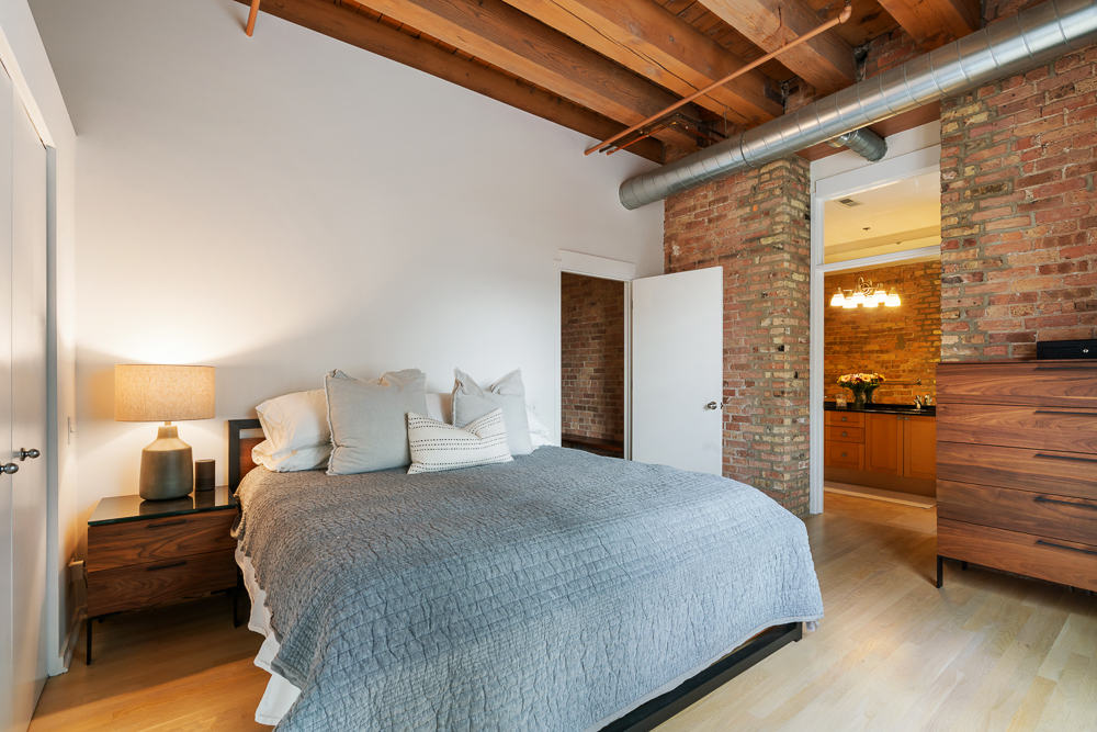 333 S Des Plaines Street Unit: 306
