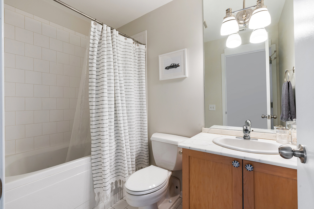 333 S Des Plaines Street Unit: 306