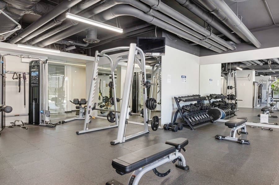 2020 N LINCOLN PARK WEST Unit: 25G