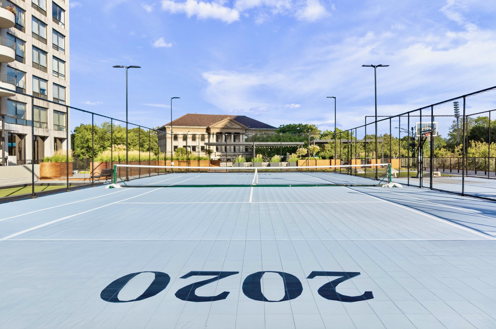 2020 N LINCOLN PARK WEST Unit: 25G