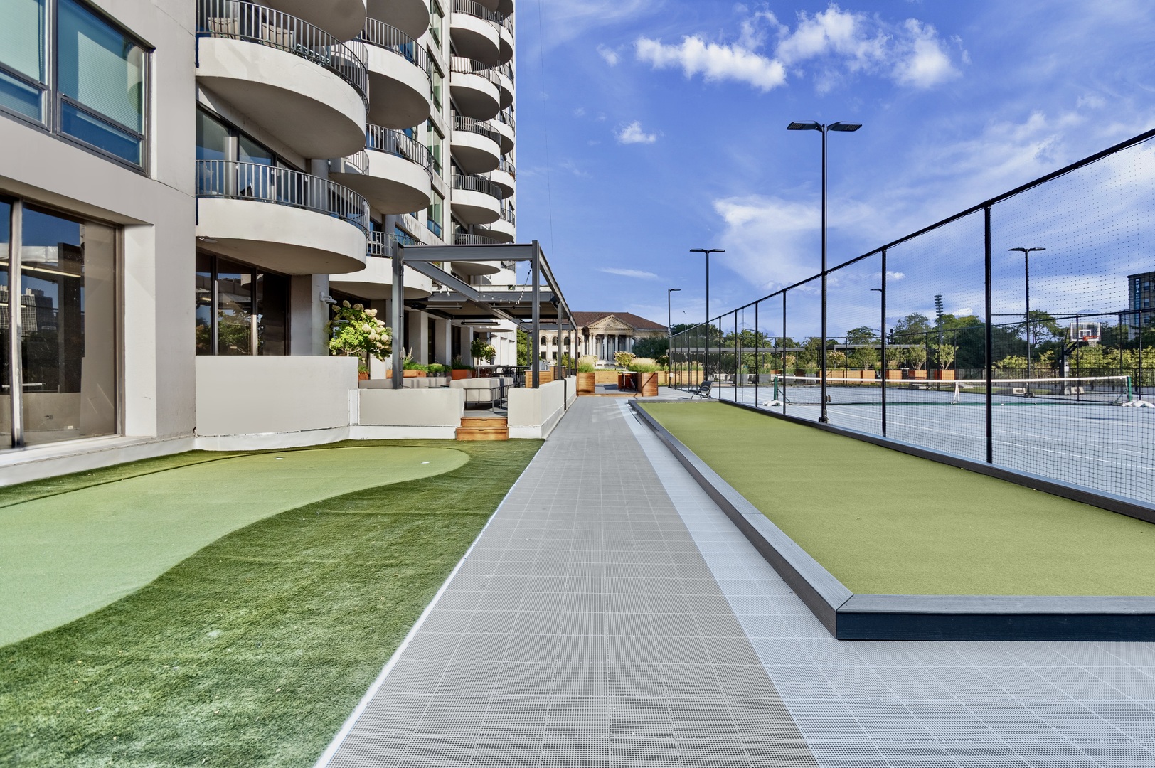 2020 N LINCOLN PARK WEST Unit: 25G